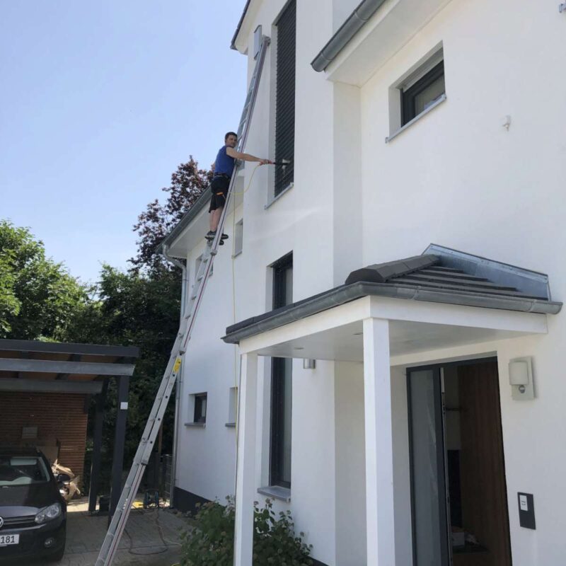 Raffstores reinigen in Privathaushalten